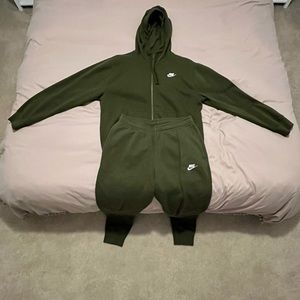 Nike Sportswear Fleece Sweatsuit Rough Green BV2645-327/ BV2671-327 Size Medium